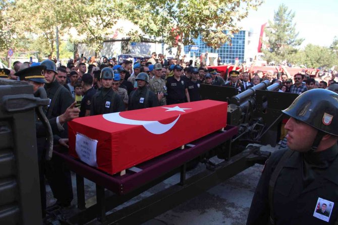 Şehit Ataş, son yolculuğuna uğurlandı