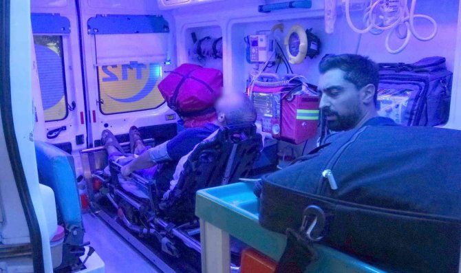 Sokak ortasında silahlı saldırıya uğrayan kişi yaralandı