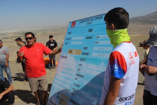 Yamaç paraşütü yarışması başladı