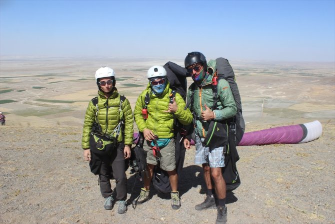 Yamaç paraşütü yarışması başladı