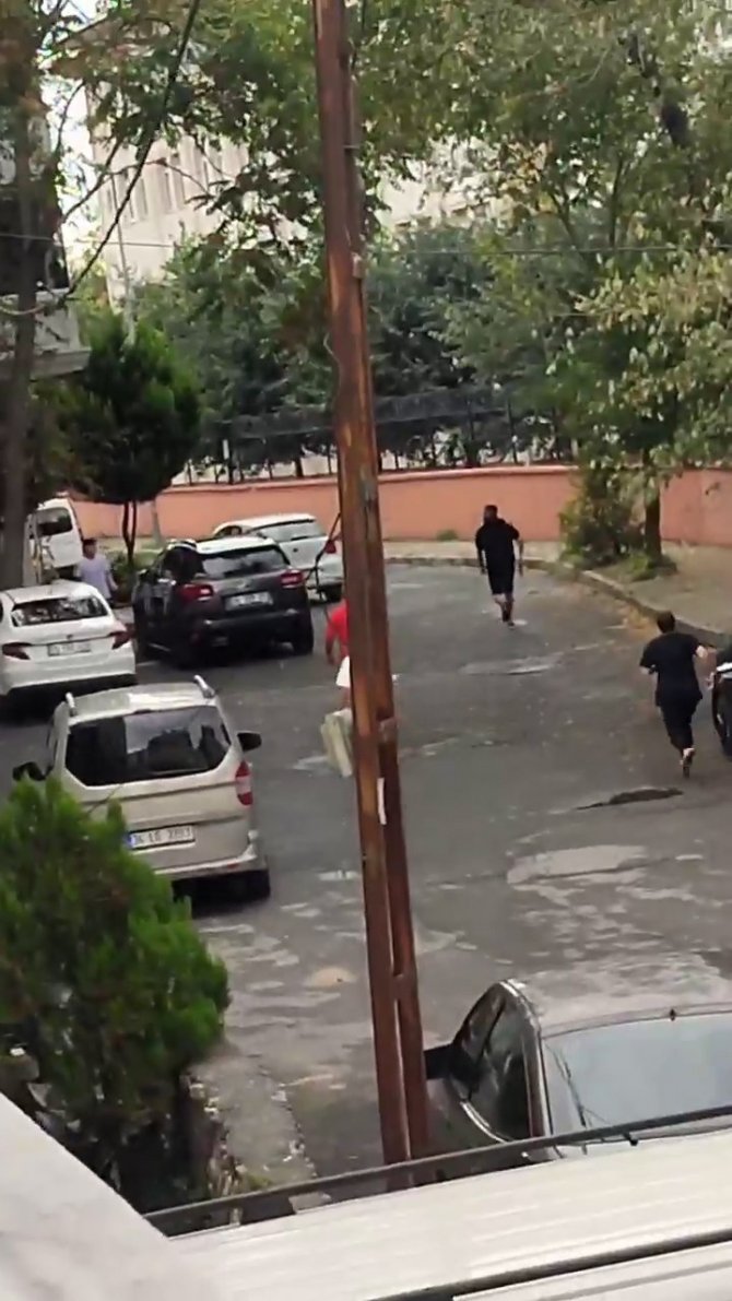 Akrabalar arasında silahlı kavga çıktı, etrafa rastgele ateş açtı