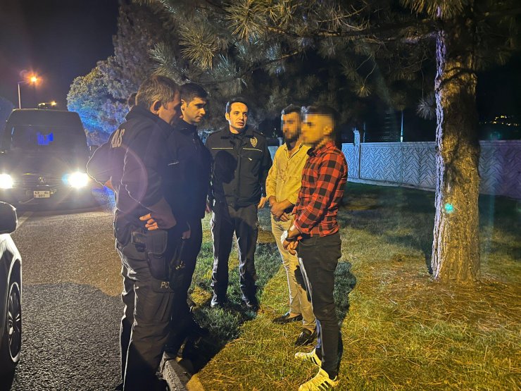 Alkol aldıktan sonra darbedip, aracını gasbettiler: 2 gözaltı
