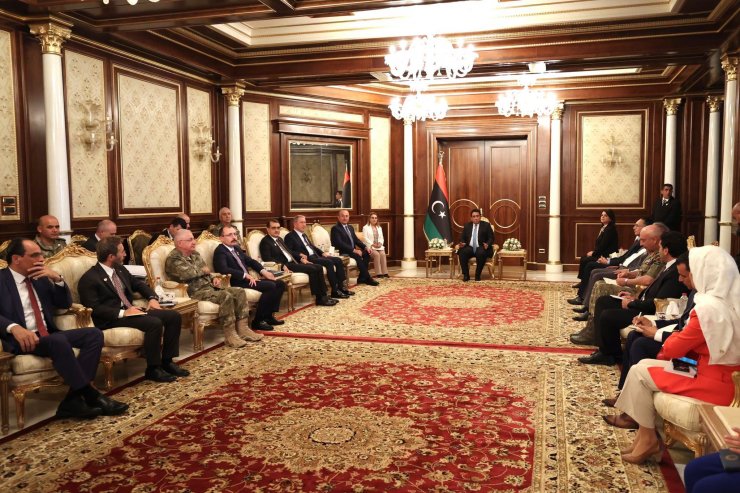 Bakan Çavuşoğlu, Libya Başkanlık Konseyi Başkanı el-Menfi ile görüştü
