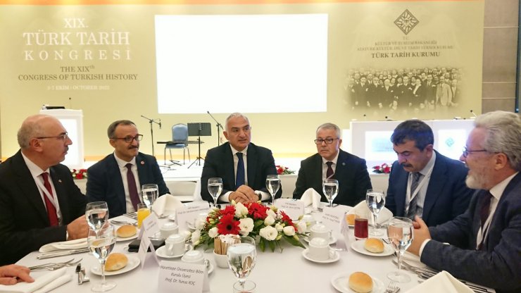 Bakan Ersoy, 19'uncu Türk Tarih Kongresine katıldı