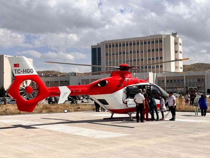 750 gramlık bebek hava ambulansı ile Konya'da hayata bağlandı!