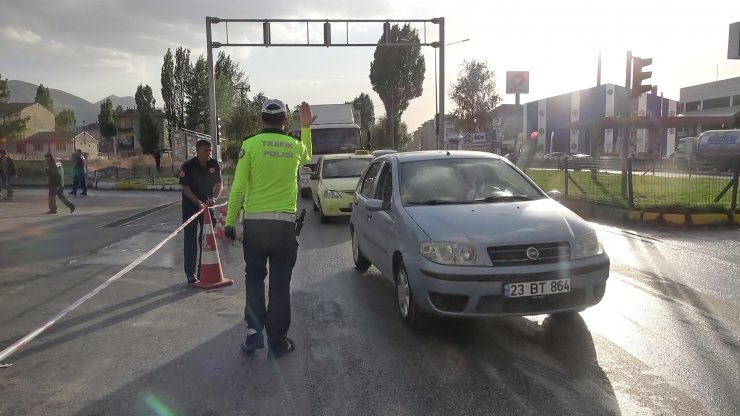 Asker ve öğretmenleri taşıyan servis araçları çarpıştı: 10 yaralı
