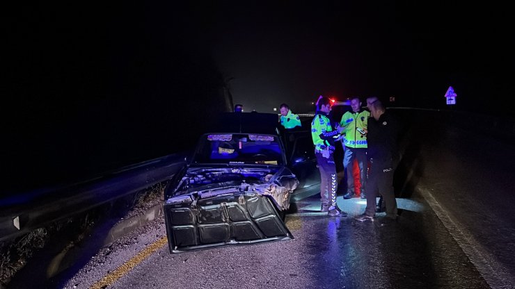 Ehliyetsiz sürücü polisten kaçarken kaza yaptı