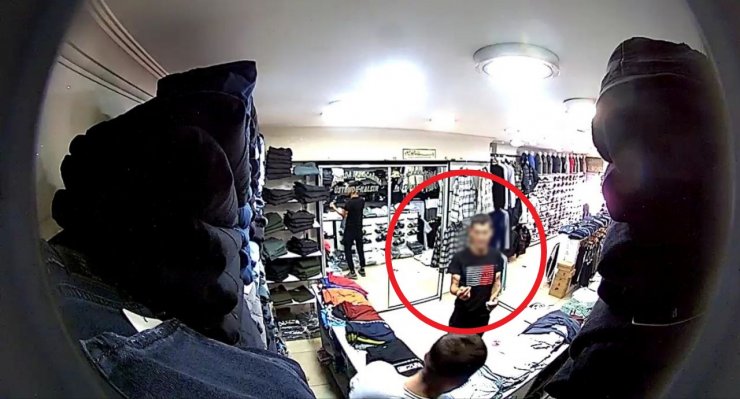 Çaldığı kartla alışveriş yapan şüpheli kamerada