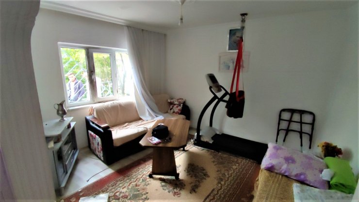 Hastanede tedavi görürken eve hırsız girdi