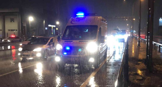 5 araç zincirleme kazaya karıştı: 6 yaralı