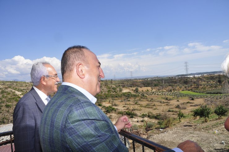Çavuşoğlu'ndan Manavgat yangınında en çok zarar gören mahalleye ziyaret