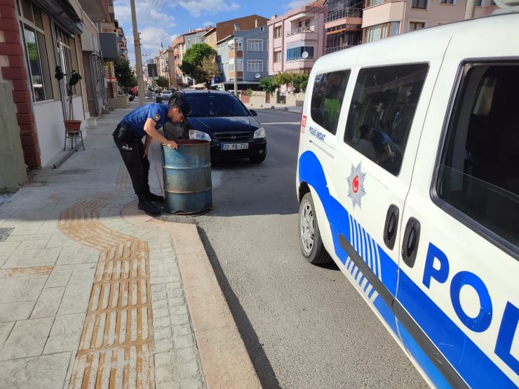 Eski erkek arkadaşını sokakta çakıyla yaralayıp, kendini ihbar etti