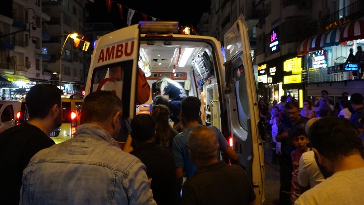 Kavgada tanımadığı saldırgan tarafından kasığından bıçaklandı