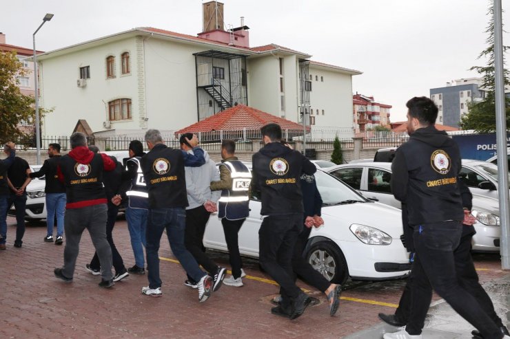 Konya'da otoparkta ölü bulunmuştu; gözaltına alınan 5 şüpheli için karar verildi
