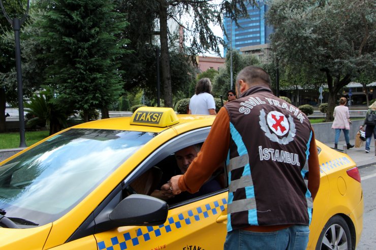 Müşteri seçen şoförler nedeniyle yürümek zorunda kaldı