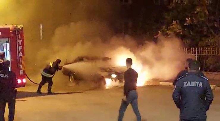 Kontağını çevirir çevirmez otomobil alev topuna döndü