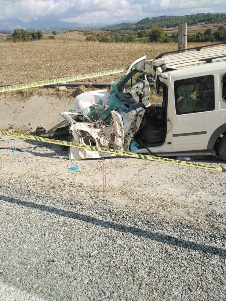 Zincirleme trafik kazası: 3 ölü, 2 yaralı