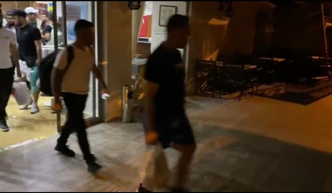 Otele operasyon! 66 kişi yakalandı