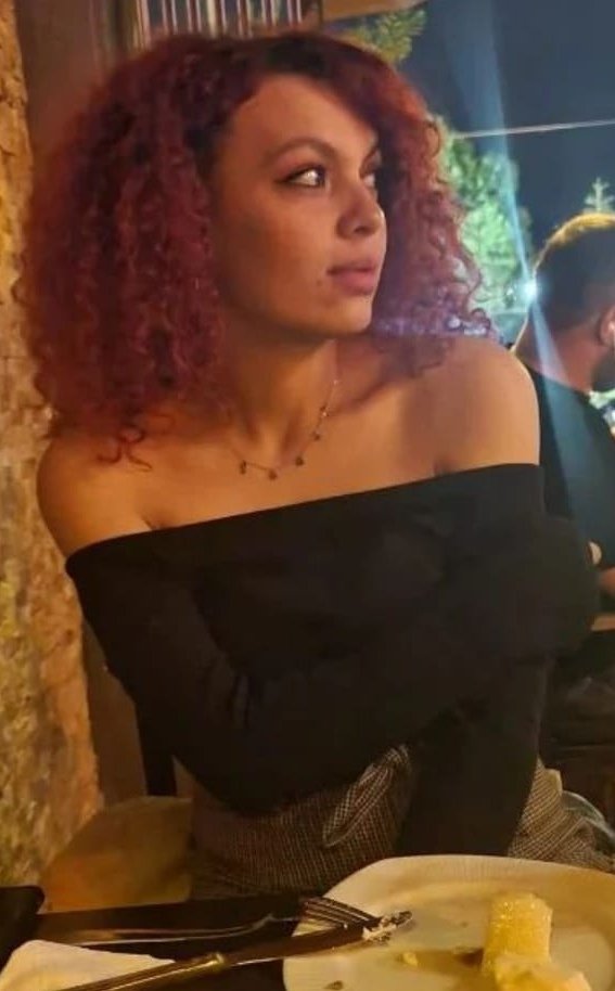 Vahşi anne bebeğini çatıda saklayarak daha sonra bahçeye gömmüş