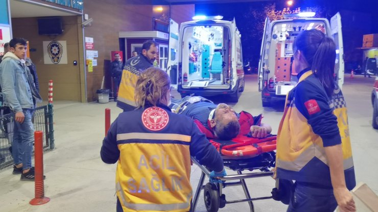 Bursa'da hatalı 'U' dönüşü yapan araç kazaya neden oldu; 4 yaralı