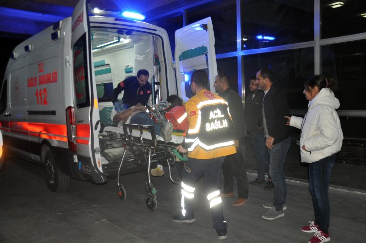 Otomobil ağaca çarpıp, mısır tarlasına savruldu: 1 ölü, 1 yaralı