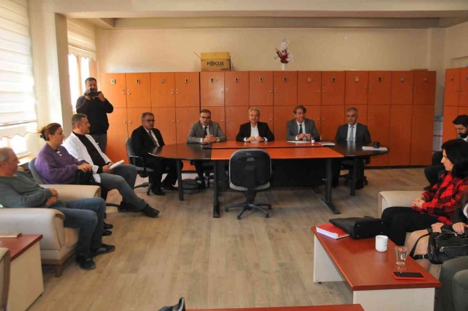 Başkan Akkaya  "Teneffüs Buluşmaları"nda liseli gençlerle