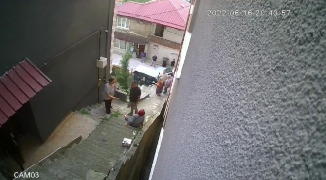 Yengesine merdivende pusu! Dolmuştan inip evine gittiği sırada...