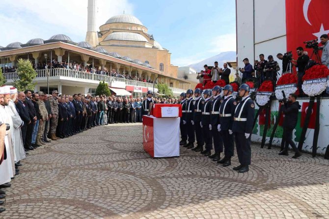 Vanlı şehit İbrahim Han gözyaşları arasında son yolculuğuna uğurlandı