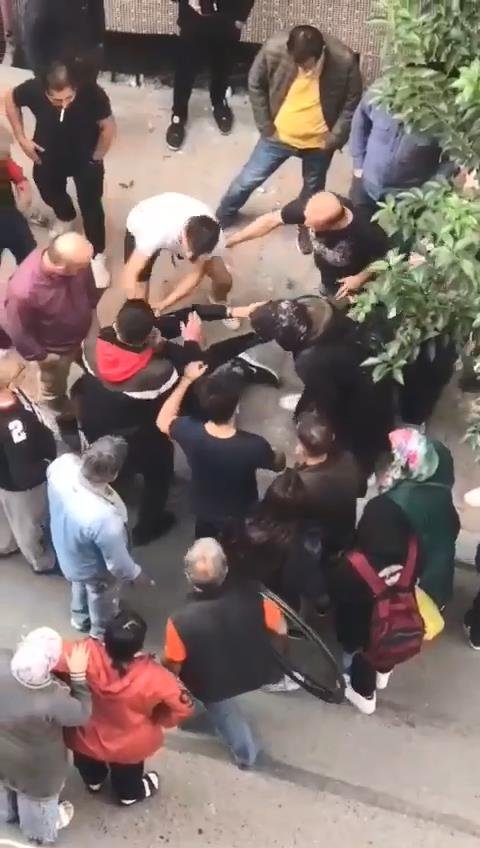 15 yaşındaki kızı taciz ettiği iddia edilen şüpheliyi linçten polis kurtardı