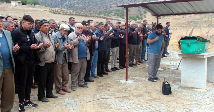 Dönüş yolunda kaza: 2 ölü, 1 yaralı