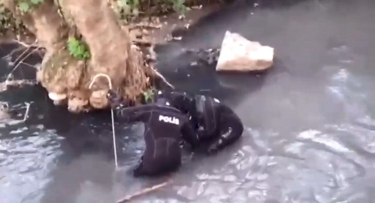 Ev arkadaşlarını öldürmüşlerdi! Önce cesedi atacakları yer için keşif yapmışlar