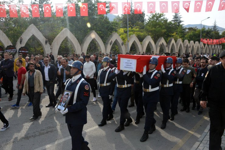 Şehit Uzman Çavuş Kürşat Sert'in babası: "Gül oğlum gül, bizim de bayramımız gül"