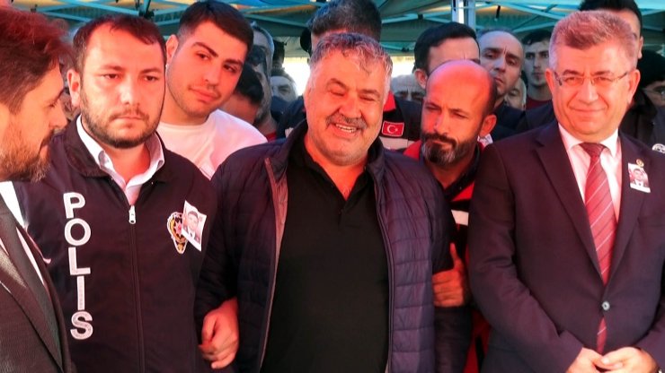 Şehit Uzman Çavuş Kürşat Sert'in babası: "Gül oğlum gül, bizim de bayramımız gül"