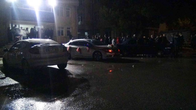 Düğünde kız tarafı erkek tarafıyla kavga etti: 3 yaralı
