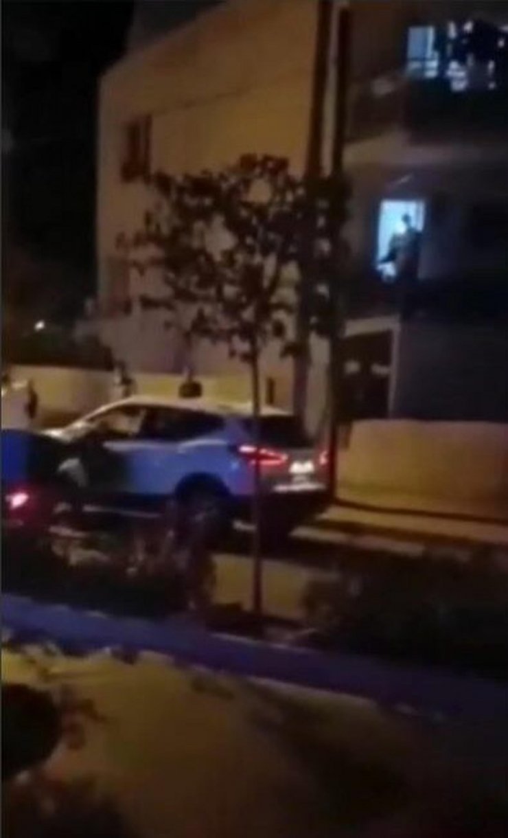 'Yol verme' tartışmasında başına kaldırım taşıyla vurdular