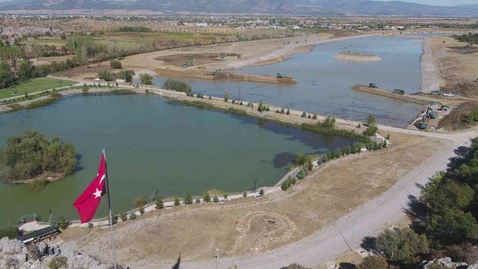 Konya'da yapımı devam ediyor: 4 bin hektar tarım arazisini selden koruyacak