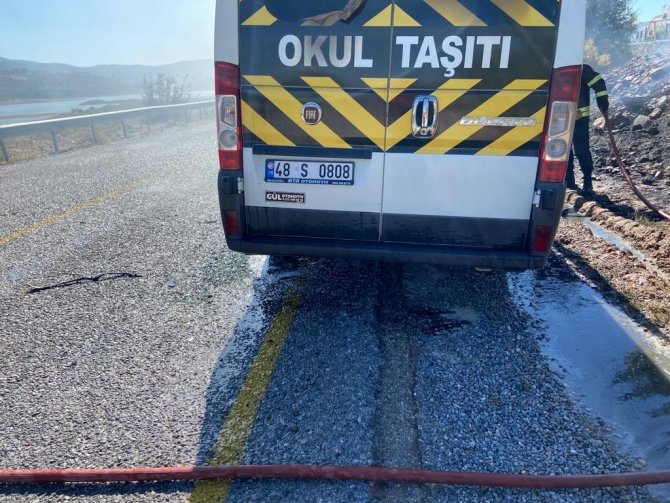 Öğrenci servisinde yangın çıktı