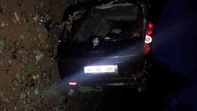 Yağmur kazaya yol açtı, kayan araç takla attı