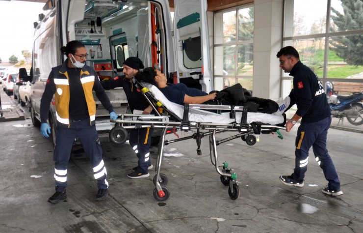 "Eşinizi neden bıçakladınız?" diye soran gazeteciye 'Seni de bıçaklarım’ cevabını verdi