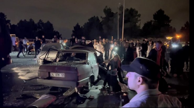 Feci kaza: İki otomobil çarpıştı 2 ölü 7 yaralı