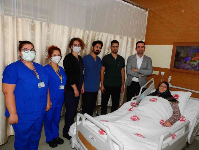 "Miniperk" yöntemi ile taş 100 parçaya ayrılarak çıkarıldı