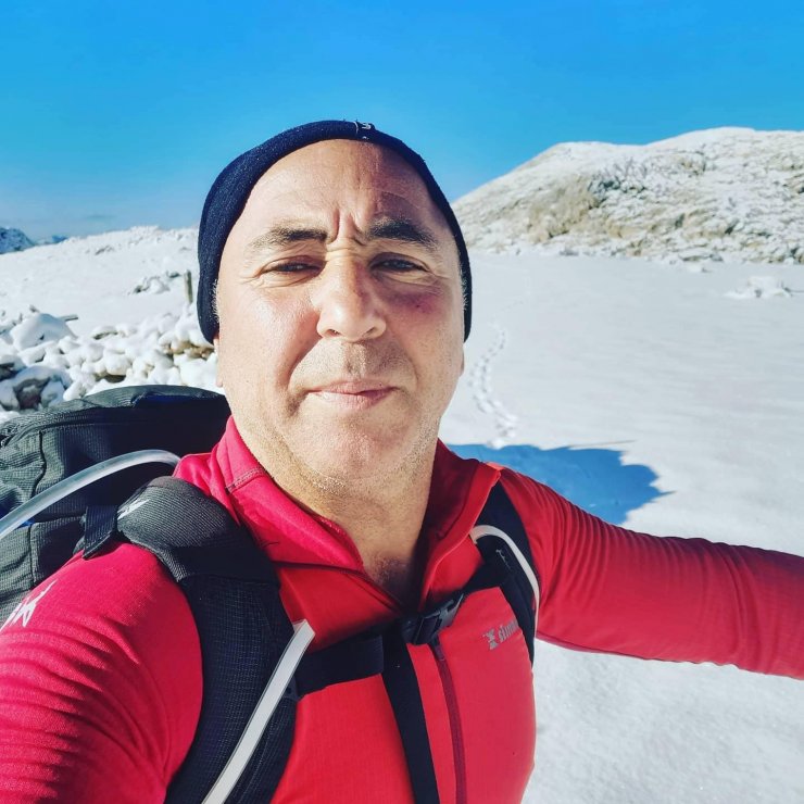 Otomobilinde manzara izliyordu ama...