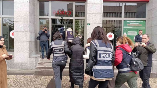 FETÖ yapılanmasına Erzurum'da Gazi Turgut Aslan Operasyonu: 13 gözaltı