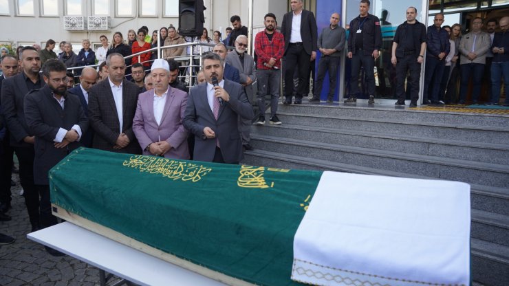 Kalp krizinden ölen arkadaşının anısına düzenlenen futbol turnuvasında onun gibi kalp krizinden öldü