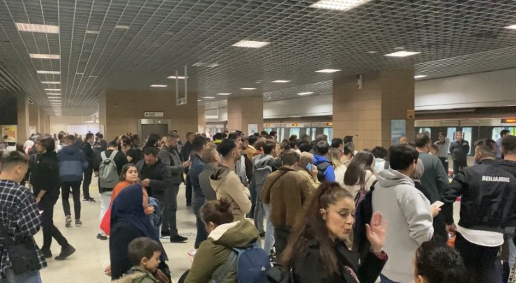 Marmaray'ın Yenikapı İstasyonunda kendini raylara atarak intihar etti