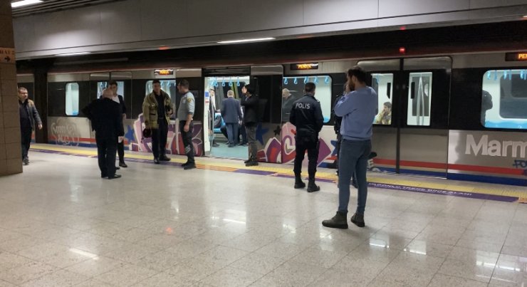 Marmaray'ın Yenikapı İstasyonunda kendini raylara atarak intihar etti