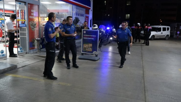 Bıçaklı saldırıda yaralanıp, akaryakıt istasyonun marketine sığınarak kurtuldu