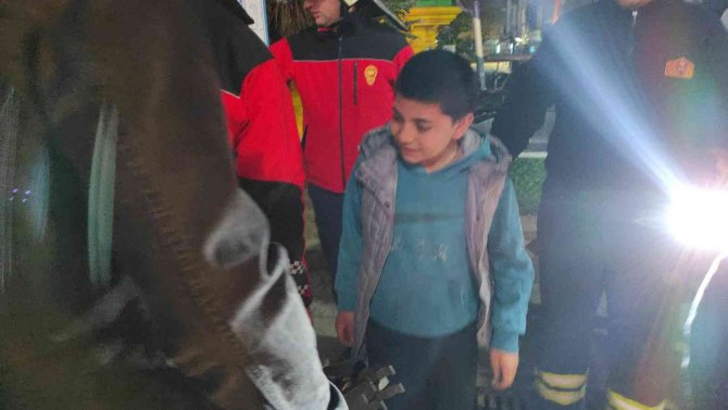 Hayatının şokunu yaşadı! Geri dönüşüm kutusunda mahsur kaldı