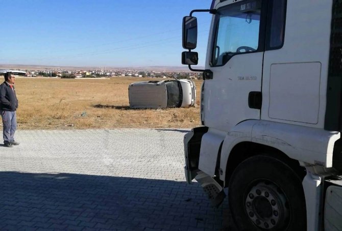 Konya'da tır ile kamyonet çarpıştı, 3 kişi yaralandı