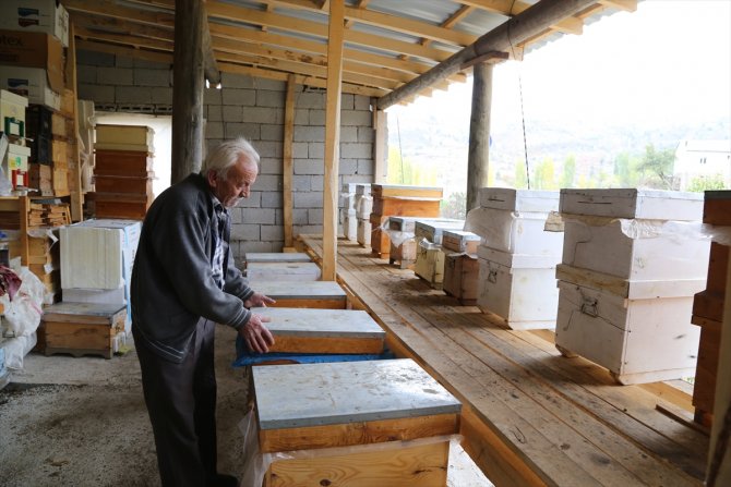 Konya'ya örnek üretici: 40 yıldır bal üreterek 7 çocuk yetiştirdi
